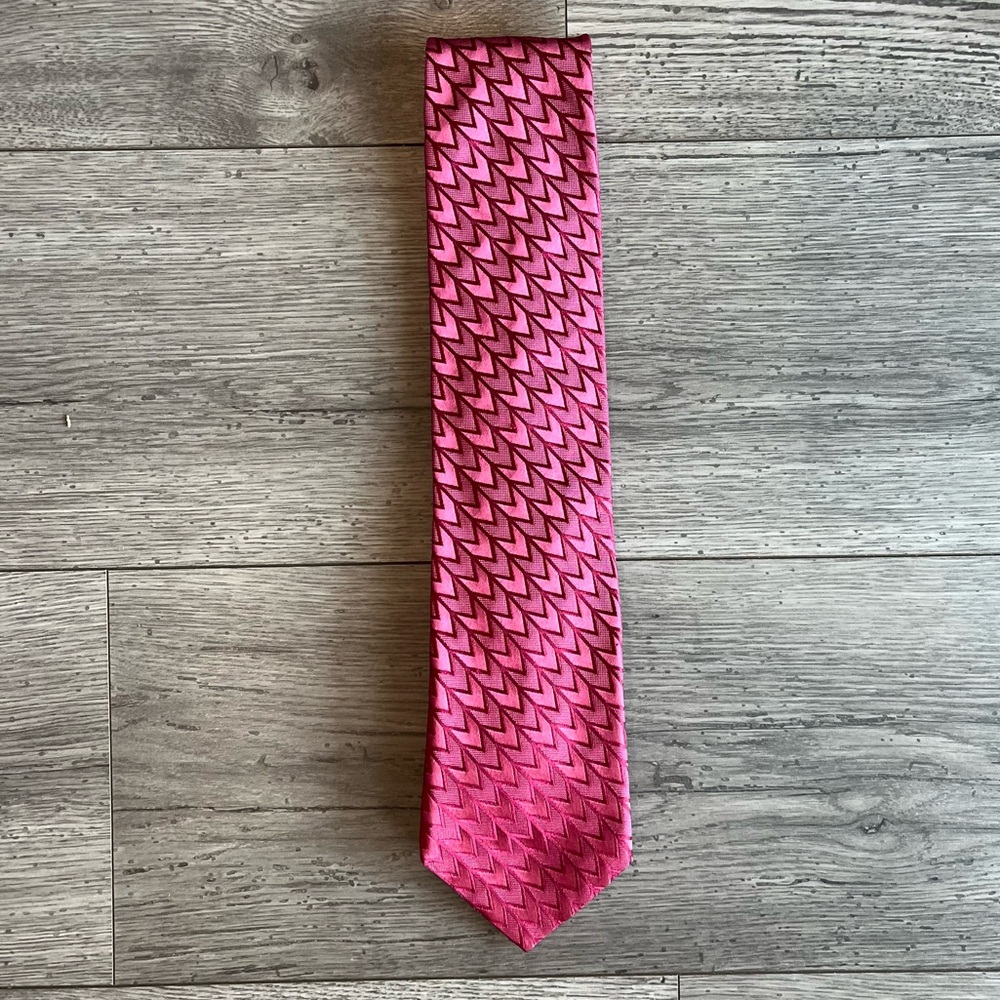 MICHAEL Michael Kors Men’s Neck Tie Chevron Print Berry Red Silk Workwear Dressy